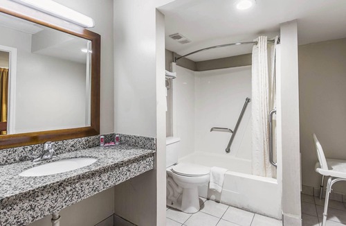 Tallahassee Hotel | Econo Lodge Tallahassee I-10 near University