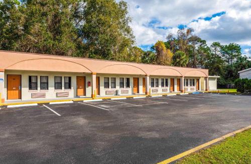 Crystal River Cabin | Econo Lodge