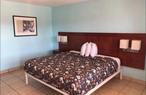 Cypress Gardens Hotel | Economy Suites