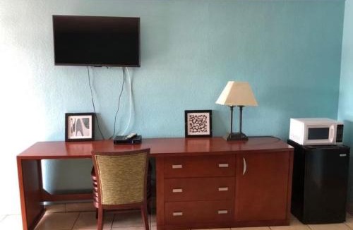 Cypress Gardens Hotel | Economy Suites