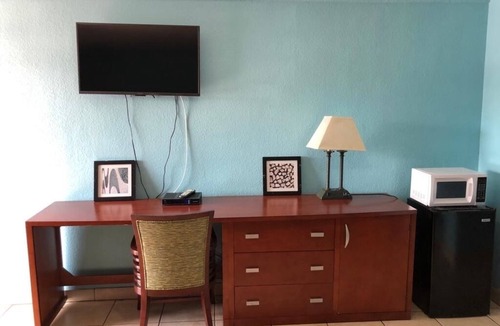 Cypress Gardens Hotel | Economy Suites