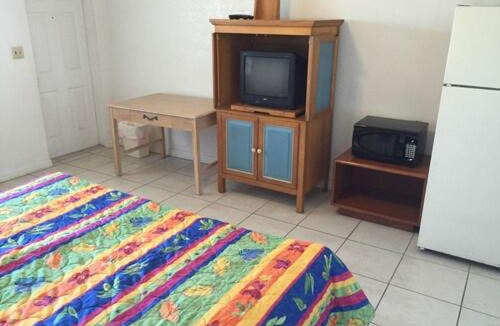 Cypress Gardens Hotel | Economy Suites