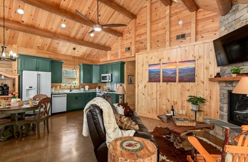 Hendersonville Cabin | Ecusta Trailhead Cabin, bring our bikes!