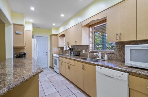 Lauderdale-by-the-Sea House | Edens Reef- 5BR/5.5 bath home with pool, tiki huts close to BEACH