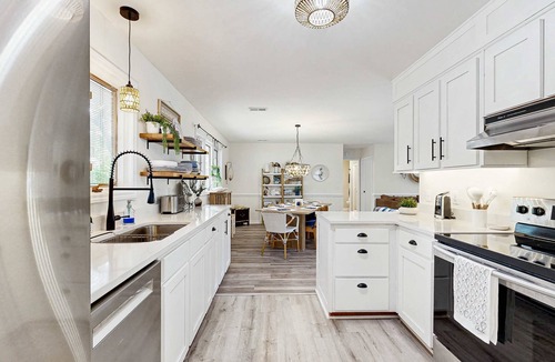 Edisto Island House | Edisto Beach cottage with a screened in porch & nestled among old live oaks