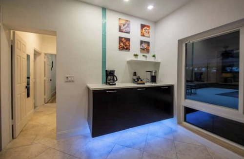 North Miami Beach House | El Jardín Sleeps 11 Heated Pool Hot Tub Aventura