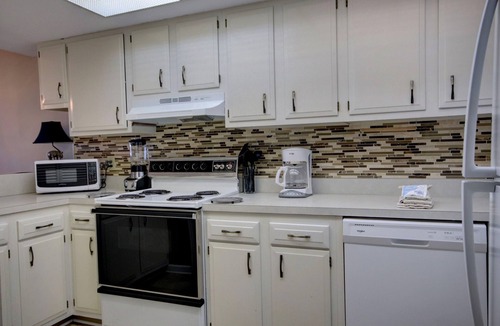 Harold Condo | El Matador 263 - Sixth floor unit