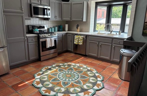 Waynesville Apartment | Elegant 1 bdrm dog-friendly apt off Main Street. Walk to 50+ restaurants/shops.