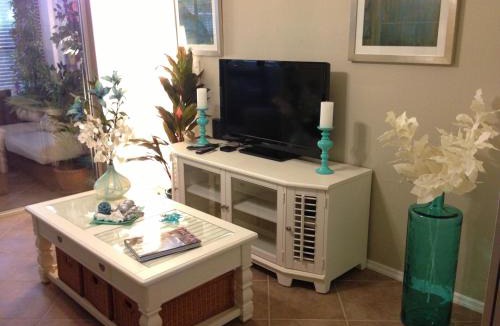 Villas Apartment | Elegant 1 Bedroom Condo With Swimming Pool Gym Access All Included In Convenient Fort Myers Location Near Golf Courses and Sanibel Island