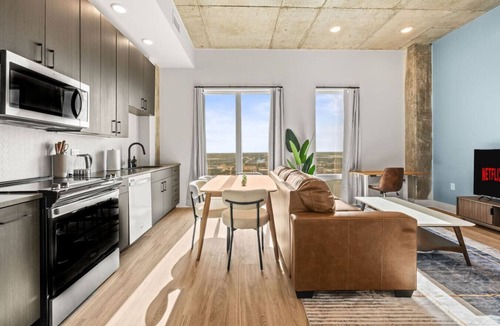 Channel District Apartment | Elegant 1BR Walkable to Dining, Pool + Gym