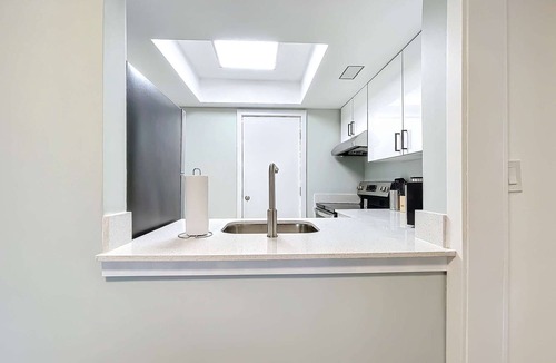 Lauderdale Harbours Condo | Elegant 1BR with Pool & Full Amenities
