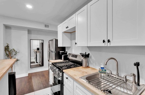 Southwark Apartment | Elegant 2BD | 3 Beds | Heart of Queens Village