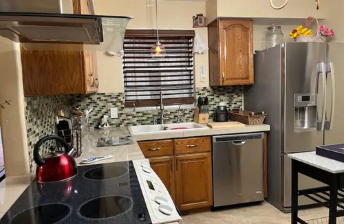Hudson House | Elegant, 3 bedroom-vacation home.