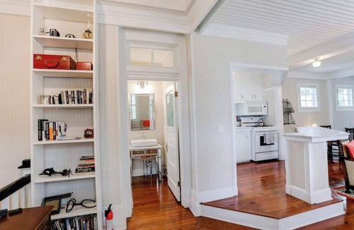 Savannah Victorian District Apartment | Elegant Carriage House Overlooking Forsyth Park