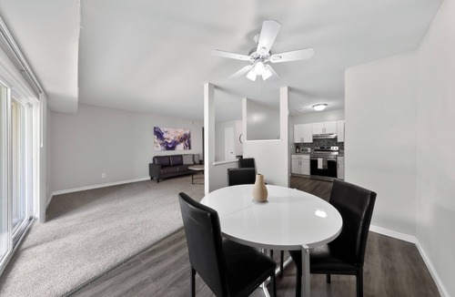 Edgemoor Apartment | Elegant Chateau Escape | Parking Included