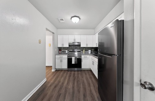 Edgemoor Apartment | Elegant Chateau Escape | Parking Included