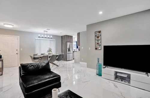 South Lake House | Elegant & Cozy Heated Pool/5 min to Beach/GameRoom