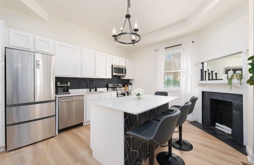 Springfield House | Elegant Duplex in Historic Springfield - Both Apartments