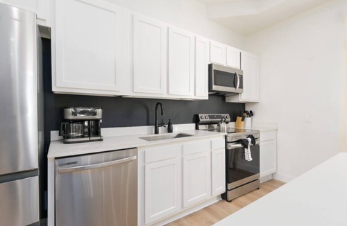 Springfield House | Elegant Duplex in Historic Springfield - Both Apartments