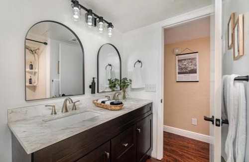 Ocean Side Village Apartment | Elegant Ground Floor King Bed Condo - ME2
