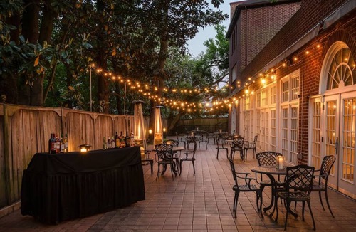 Historic District Hotel | Elegant Historic Flat: Near State House & Naval Academy | Pets Are Allowed