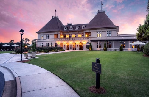 Braselton Hotel | Elegant King Room w/Lush Décor Near Pool Mountain – 6 Miles Away