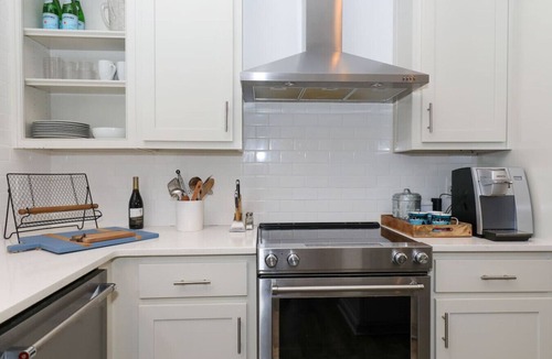 Tiger House | Elegant Murray Cove at Lake Burton