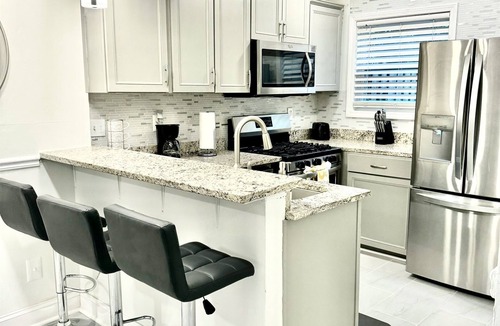 Forest Park House | Elegant Oasis | Close to Airport| Family Friendly