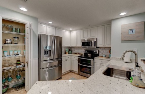 Daytona Beach Shores Apartment | Elegant Oceanfront Pool Hot Tub at Sanibel Condos