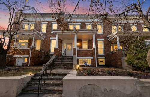 Downtown Baltimore House | Elegant Reservoir Hill home with parking sleeps 8