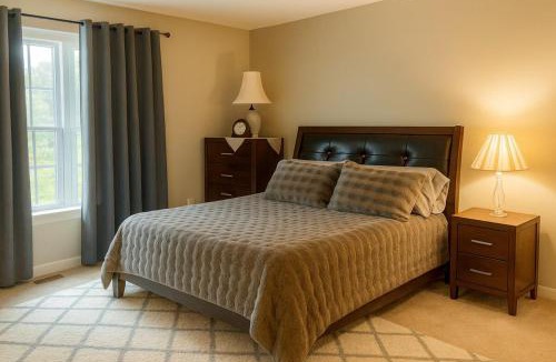 New Castle Villa | Elegant Spacious Family Gem 20 Min to Wilmington