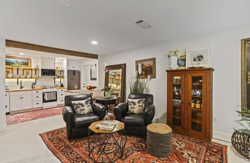High Springs Apartment | Elegant Studio, 5 Min Walk to Main Street’s Antique Shops & Restaurants!