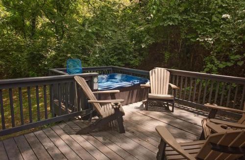 Lookout Valley Neighborhood Association House | Elise Cabin Forest Retreat 5 Mins To Downtown