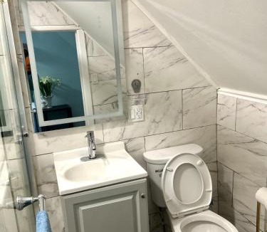 Elizabeth Apartment | Elizabeth 2BR Kitchenette Minutes from Airport