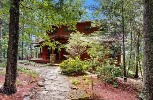 Skyland House | Elkhorn Cabin & Eagles Wing Lodge | 2 Adjacent Cabins | Walk to Spa & Trails