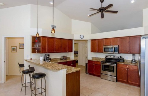 Pelican House | Ellen`s House-pool and Jacuzzi, Gulf access