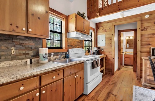 Ellijay Cabin | Ellijay Cabin Getaway: Mountain Views, Fireplace & BBQ
