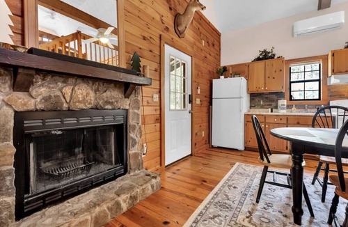 Ellijay Cabin | Ellijay Cabin Getaway: Mountain Views, Fireplace & BBQ