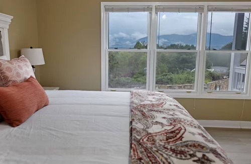 Ellijay Hotel | Ellijay Family Lodge 4BR/4BA + Big Living & Dining
