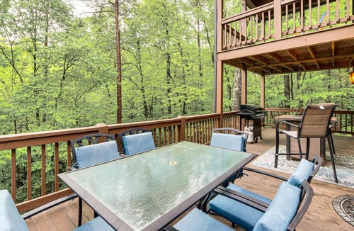 Walnut Mountain House | Ellijay Mtn Cabin w/Hot Tub & Community Perks