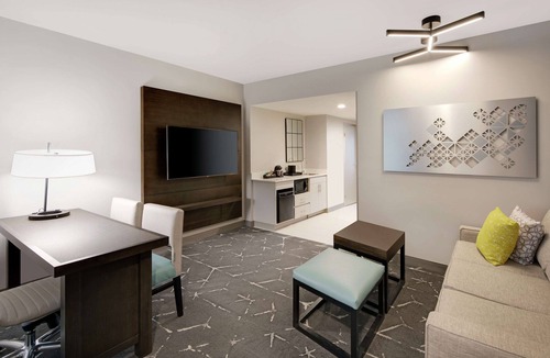 Dunwoody Hotel | Embassy Suites by Hilton Atlanta Perimeter Center