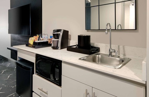 Dunwoody Hotel | Embassy Suites by Hilton Atlanta Perimeter Center