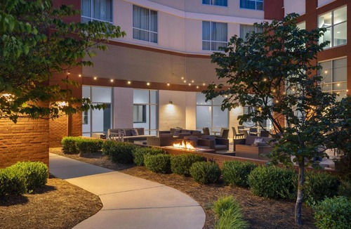 Charlotte Hotel | Embassy Suites Charlotte/Ayrsley
