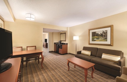 Greenville - Spartanburg Resort | Embassy Suites Greenville Golf Resort & Conference Center