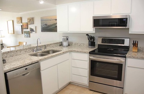 St. George Island Condo | EMBRACE NATURAL BEAUTY with elegant refinement. Exquisite decor emulates a tropical paradise.