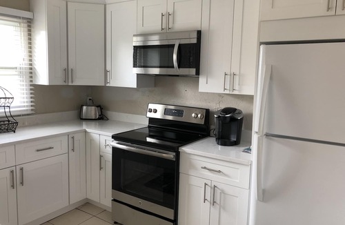 Naples Park House | Embrace Relaxation at Tropical Retreat Naples – Your Beachside Haven 🌴