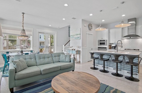 Santa Rosa Beach House | Emerald Refuge FREE 5 Bikes! New 6-Seater Golf Cart w/Apple CarPlay, 2 Resort Pools, Pickleball Courts at NatureWalk 30A!