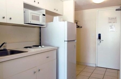 Daytona Beach Shores Hotel | Emerald Shores Resort