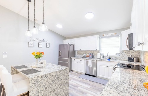 Clear Creek House | Encanto/14 Ppl/Pool/Close to Disney Parks/Games