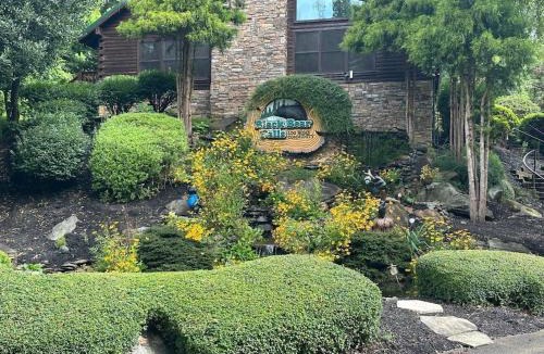 Black Bear Falls House | Enchanted View Lodge cabin